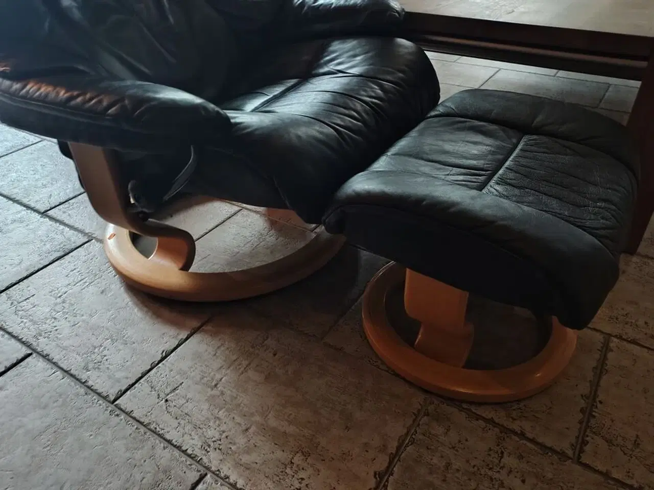 Billede 5 - Lænestol med fodskammel  STRESSLESS