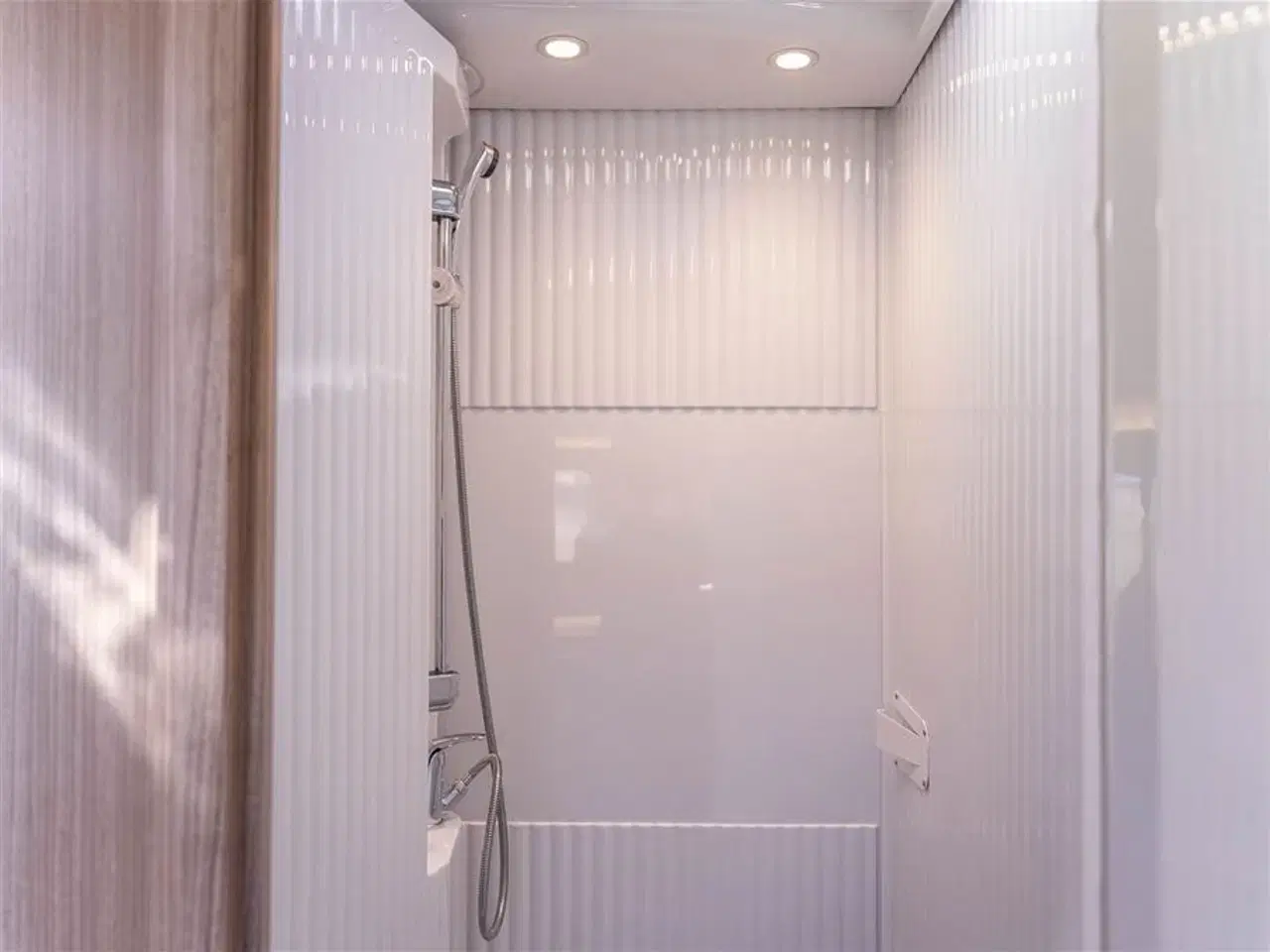 Billede 33 - 2021 - Carado I 338 Aut.   Topudstyret Helintegreret Carado med automatgear