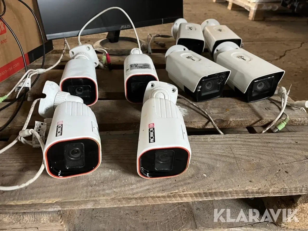 Billede 2 - Komplet overvågningssystem 8 kameraer, skærm og harddisk