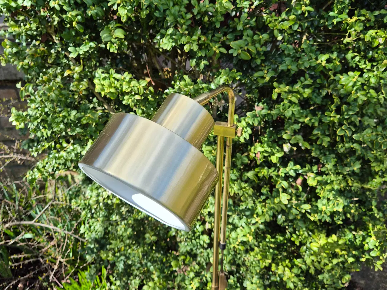 Billede 19 - Elegant og praktisk gulvlampe i messing