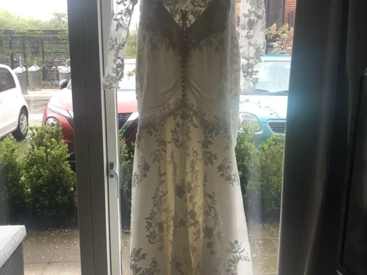 Billede 1 - Brudekjole med lange ærmer og blonder