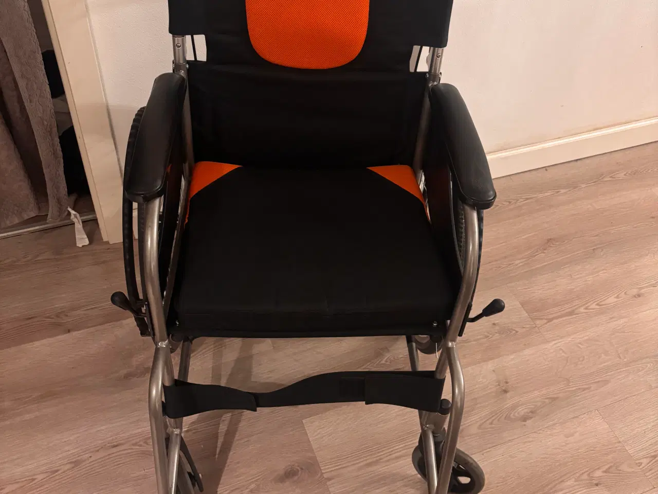 Billede 2 - Kørestol sammenklappelig