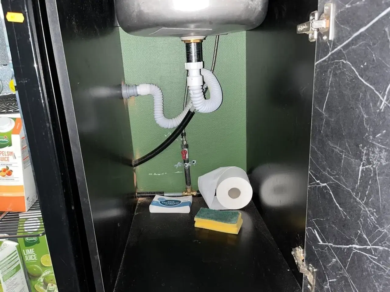 Billede 5 - Disk m. 2. Stk. Vaske stationer og 2. Stk underskabe