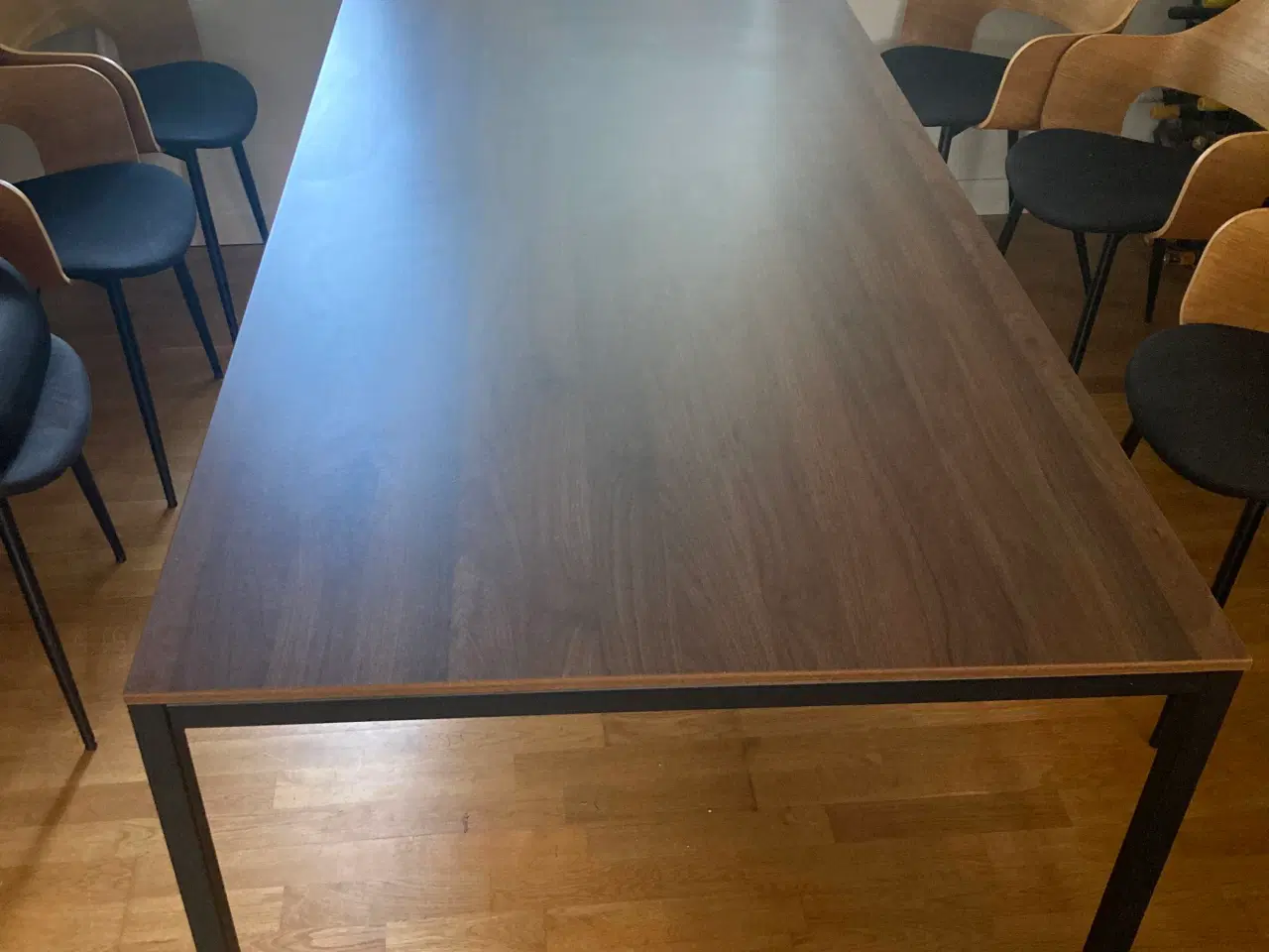 Billede 1 - Spisebord og TV-skænk i valnød 