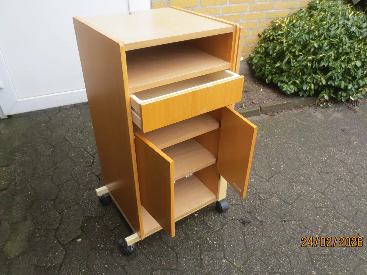 Billede 3 - 1 stk Invocare Sengebord/Hospitalsbord