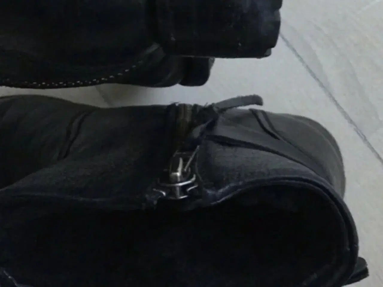 Billede 3 - Sortelæderstøvler med lammeskindsfoer