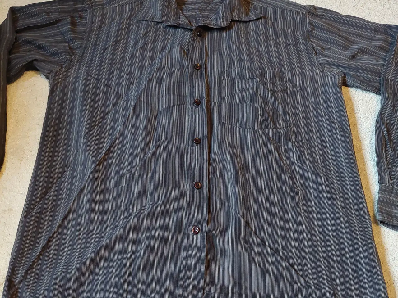 Billede 5 -  herre skjorte i mørke grå striber