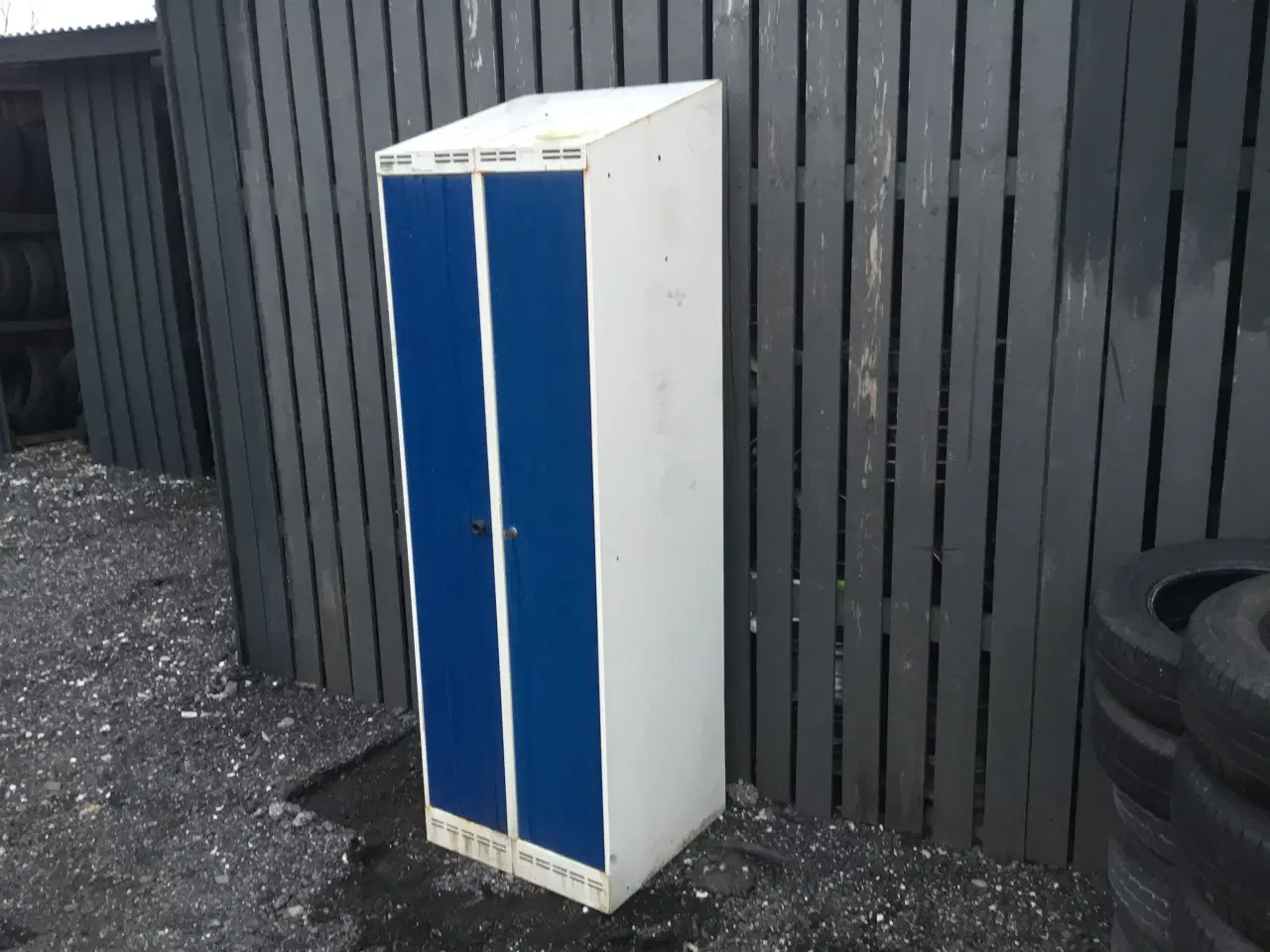 Billede 3 - Dobbelt skab evt omklædningsskab 
