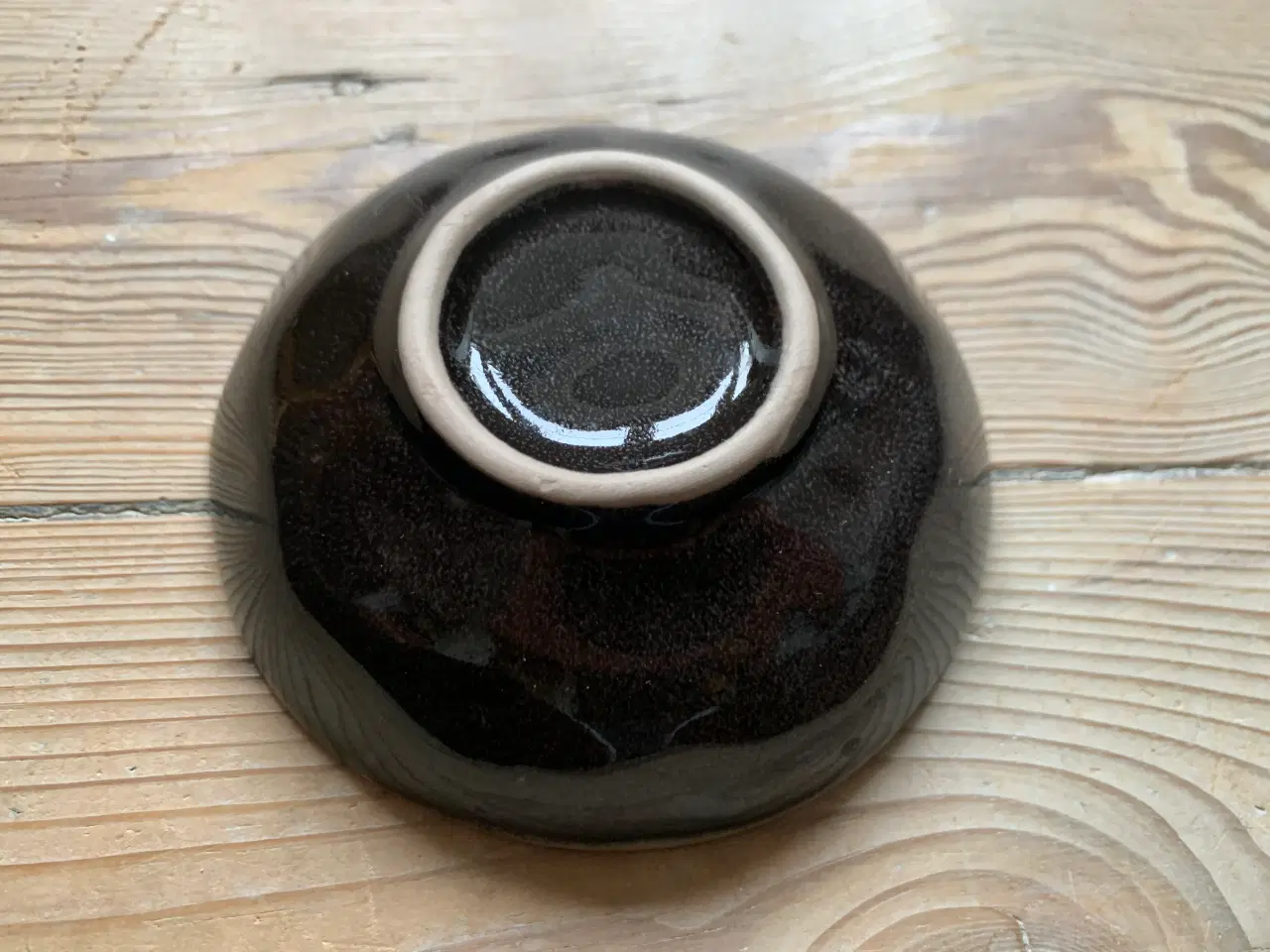 Billede 5 - 3 forskellige skåle i sort og hvid glasur