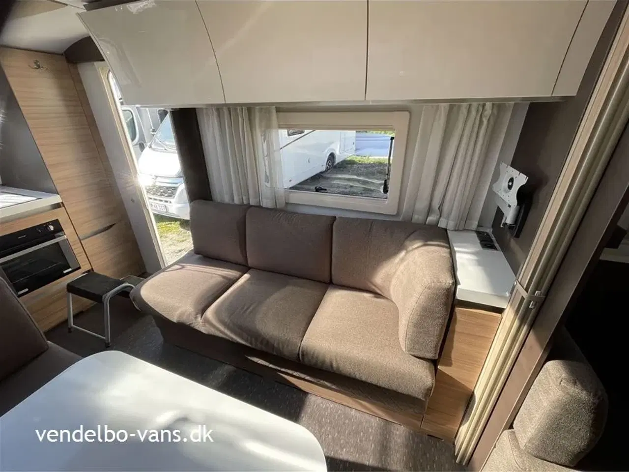 Billede 10 - 2016 - Adria Alpina 903 HT   ALDE varmesystem - Endekøkken og Ende toilet