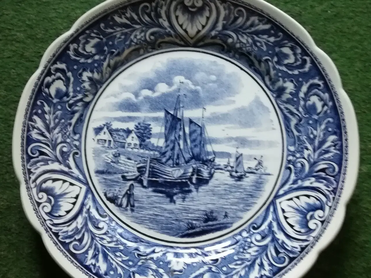 Billede 1 - Vægplatte hvid blå fajance motiv fiskerbåde