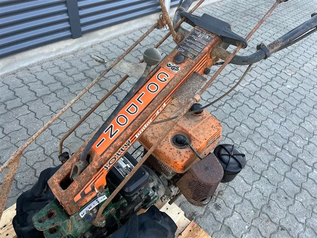 Billede 8 - Goldoni J451 tohjulet traktor med kost