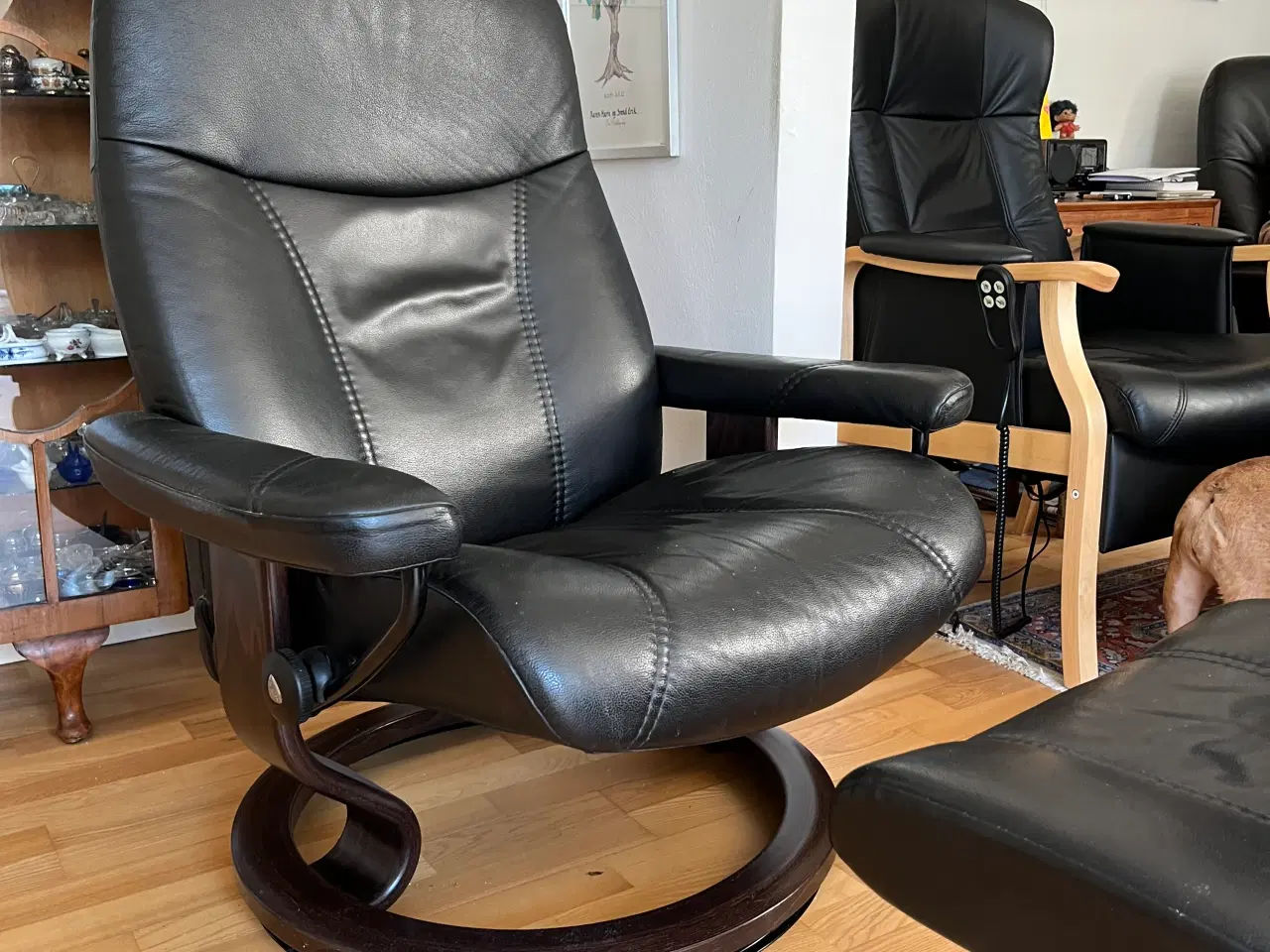 Billede 1 - Stressles lænestol sort læder med fodskammel