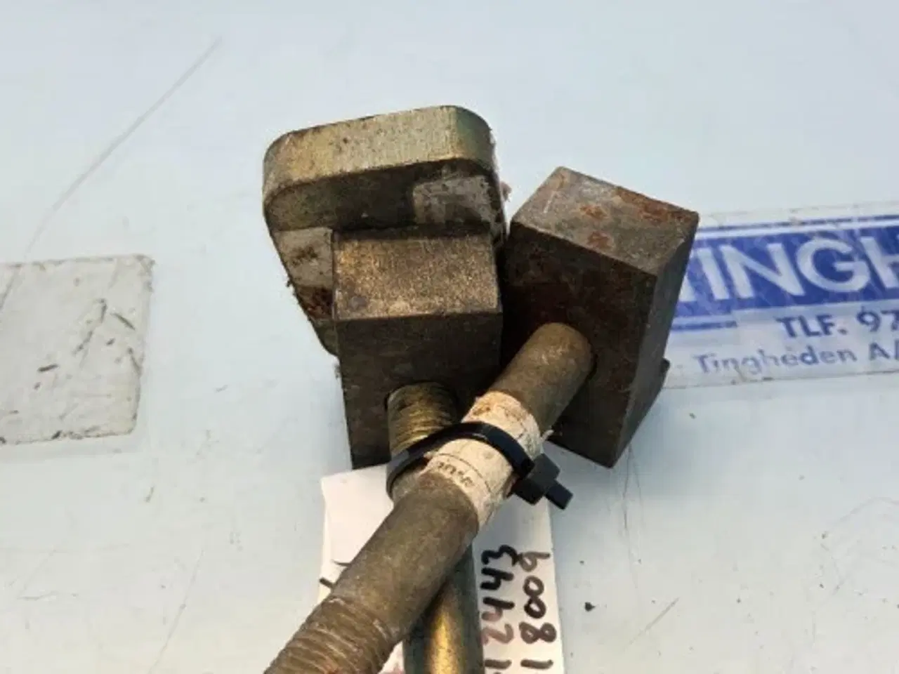 Billede 8 - New Holland 8360 Frontvægt Lås 16051121