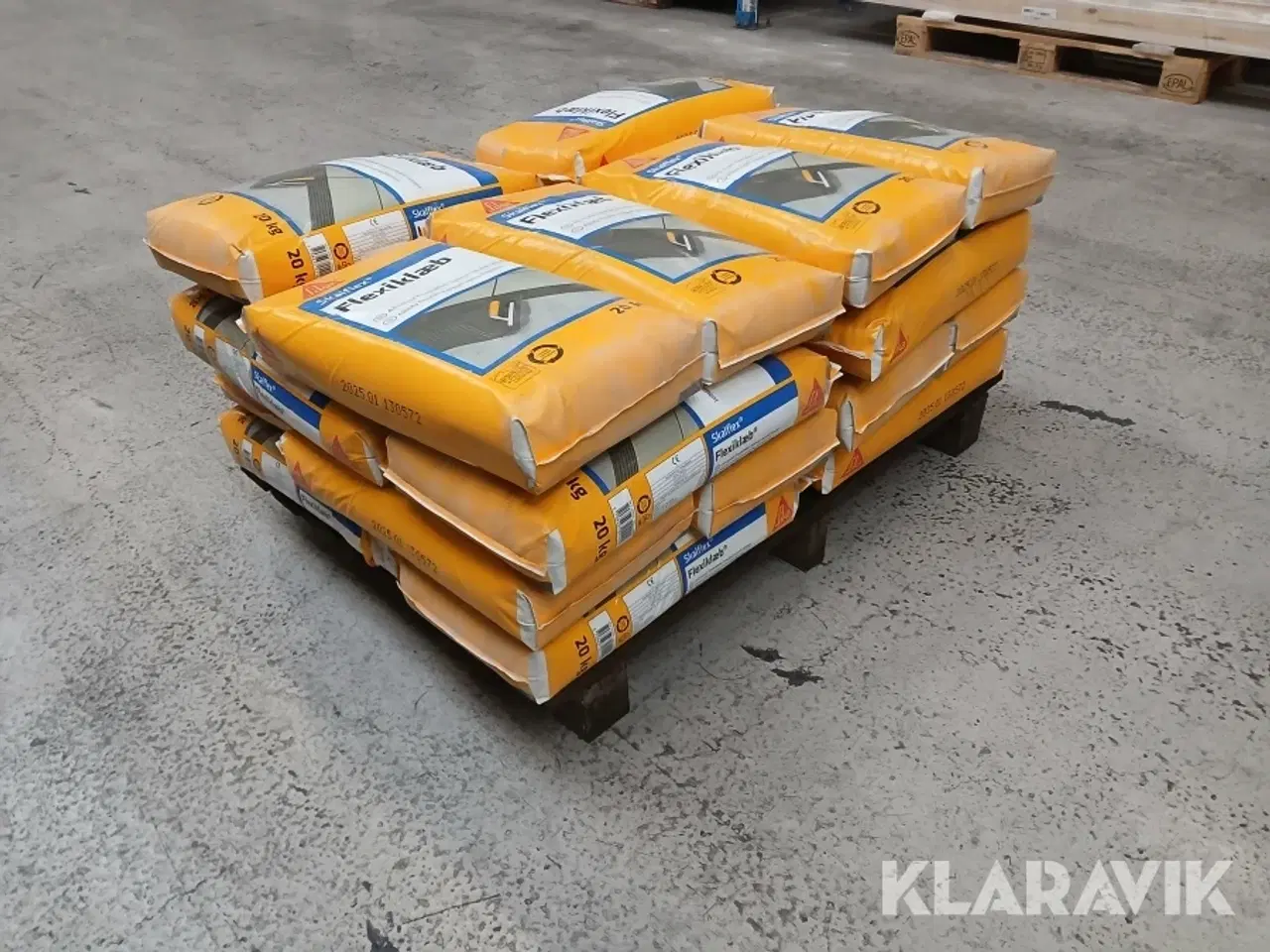 Billede 1 - Fliseklæb grå 480kg Sika Skalflex - Netop gået på dato