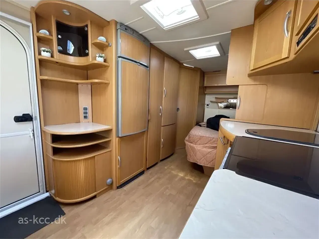 Billede 6 - 2008 - Kabe Royal 560 XL KS   Kabe Royal 560 XL KS 4 sovepladser, 6 siddepladser, Mover, Solceller, Vintertelt, Isabella Sun Shine 2,5 solsejl. SÆLGES FOR KUNDE