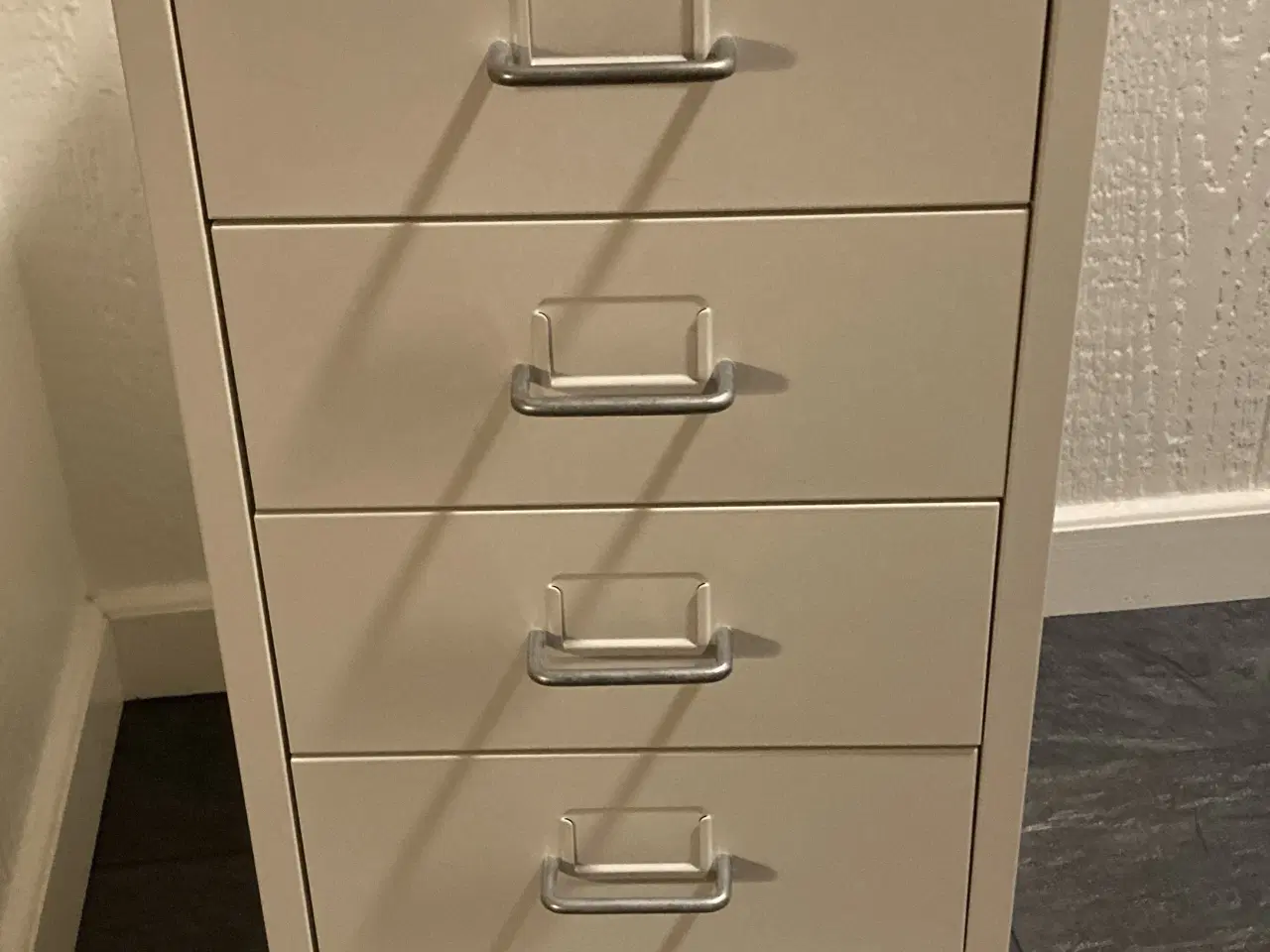 Billede 1 - Helmer Hvid Metal skuffeelement med hjul