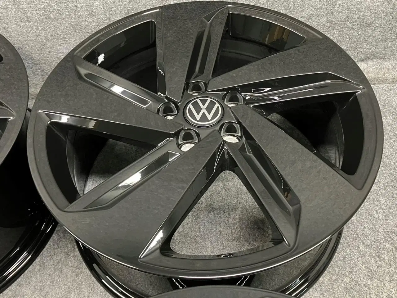 Billede 3 - ALUFÆLGE VW POLO MILTON 2G0 17"