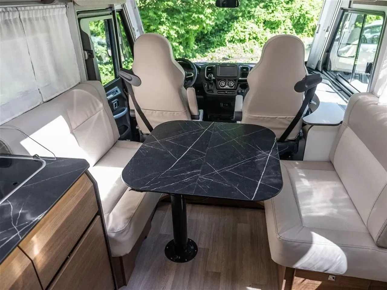 Billede 6 - 2024 - Benimar Amphitryon 998 Northautokapp   Luksus autocamper med Alde varme og 180 HK