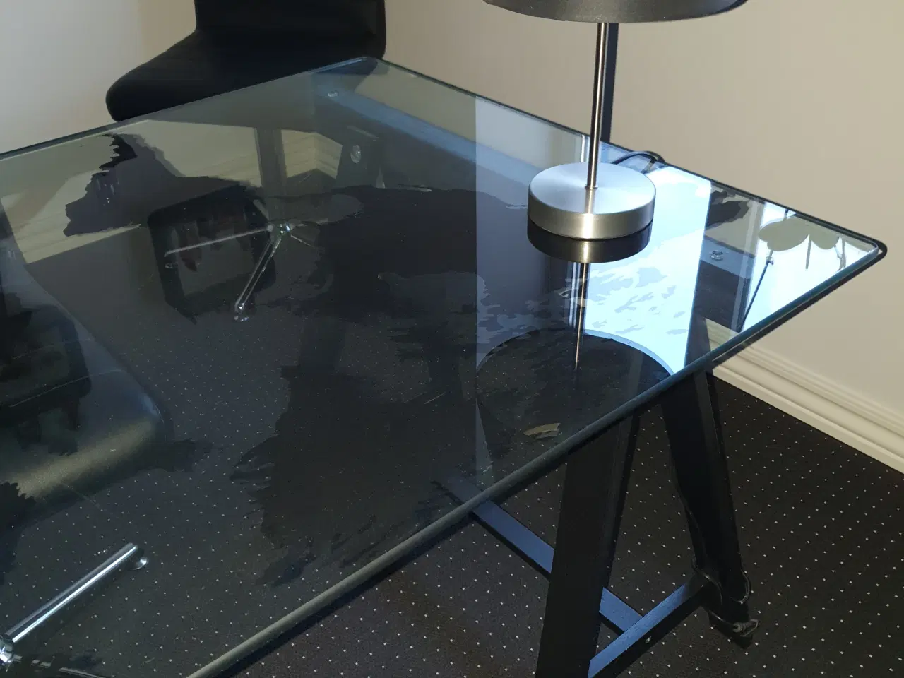 Billede 3 - Glas bord. Evt med 2 stole