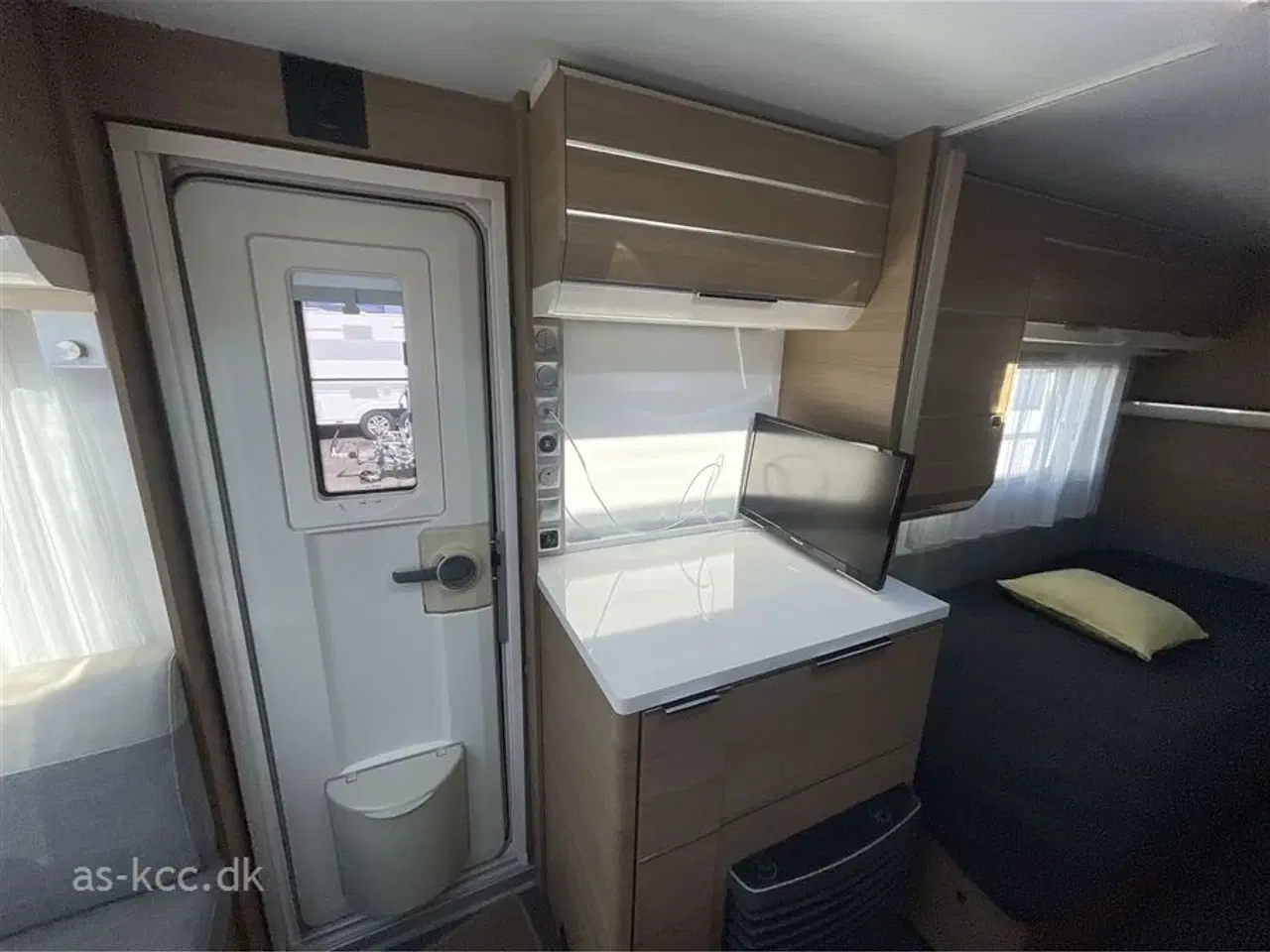 Billede 4 - 2021 - Adria Adora 572 UT   Adria Adora 572 UT årg. 2021 incl, mover, Isabella Sun Shine, cykelstativ 4 sovepladser, 5 siddepladser