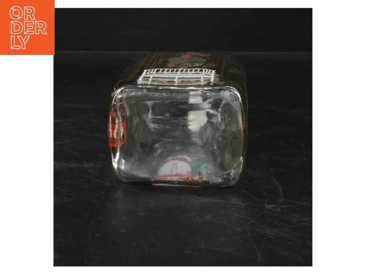 Billede 3 - Glasflaske med julemotiv fra Holmegaard (str. 19x9x7 cm)