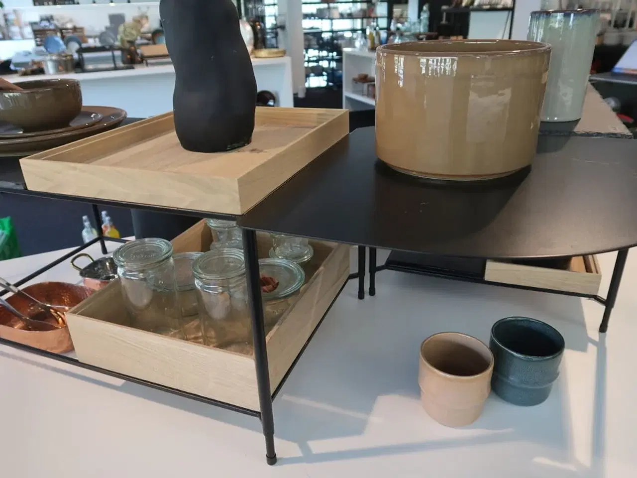 Billede 10 - Opsats med kopper, kander, glas m.m.