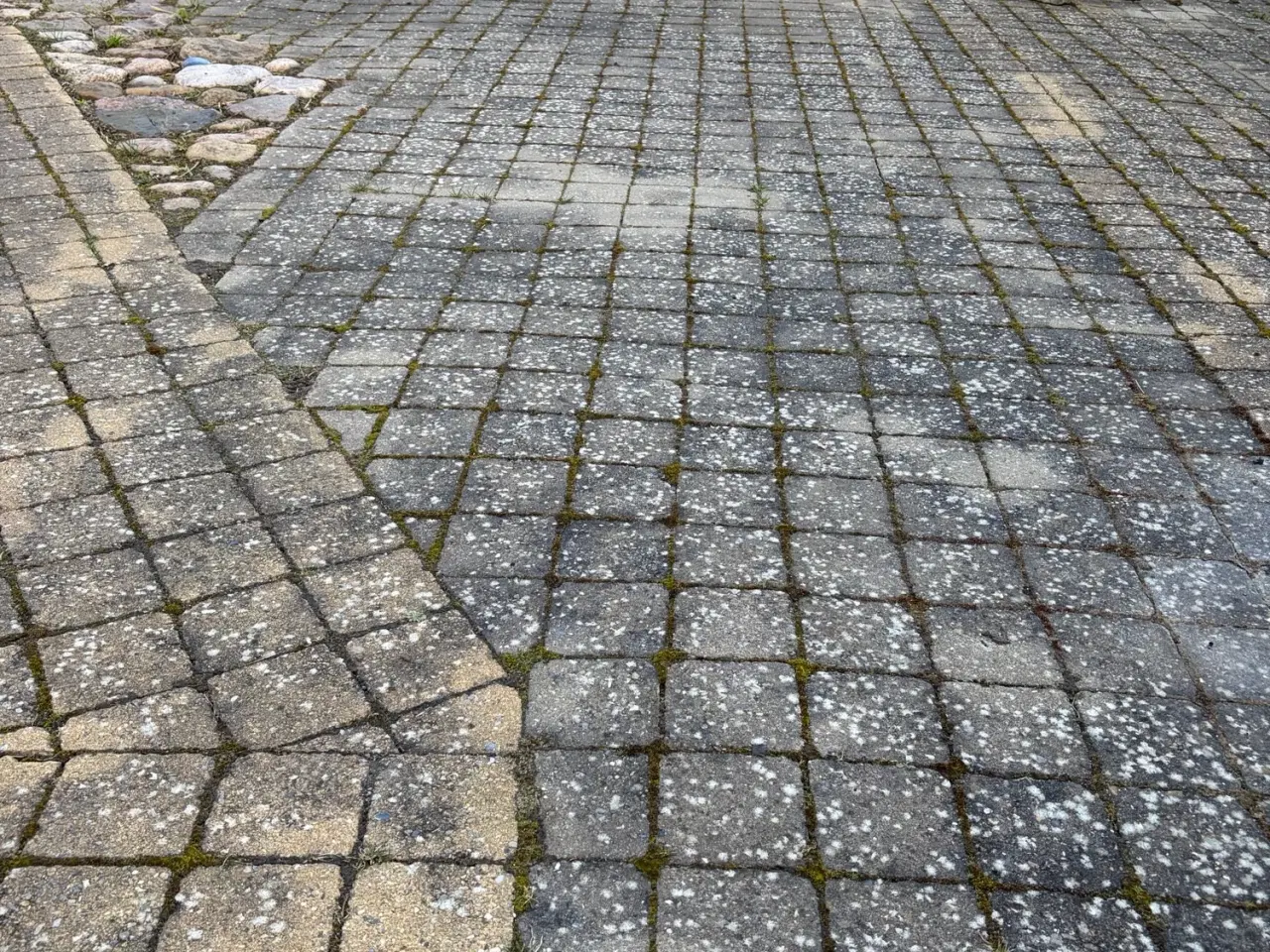 Billede 2 - Herregårdssten bortgives