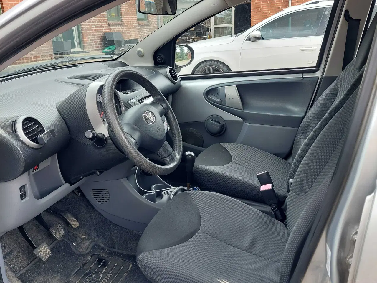 Billede 8 - Fin lille Aygo m/flere nye dele