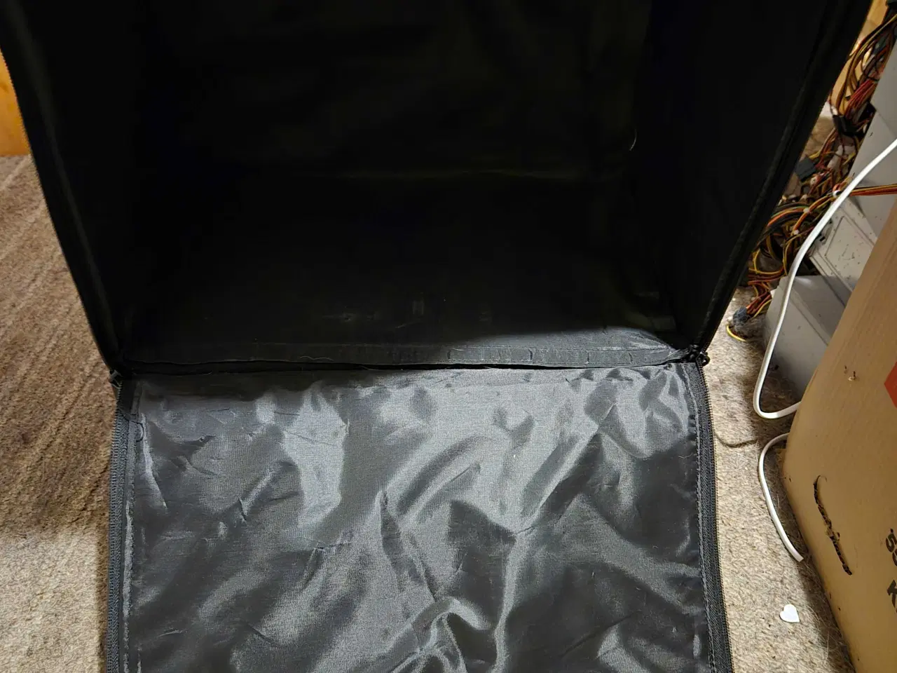 Billede 4 - Taske til hobby med hjul 