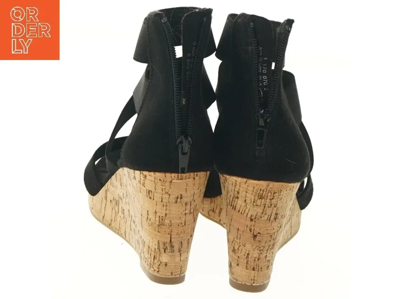 Billede 5 - Sort kilehæl sandal str. 41 fra Graceland (str. 41 )