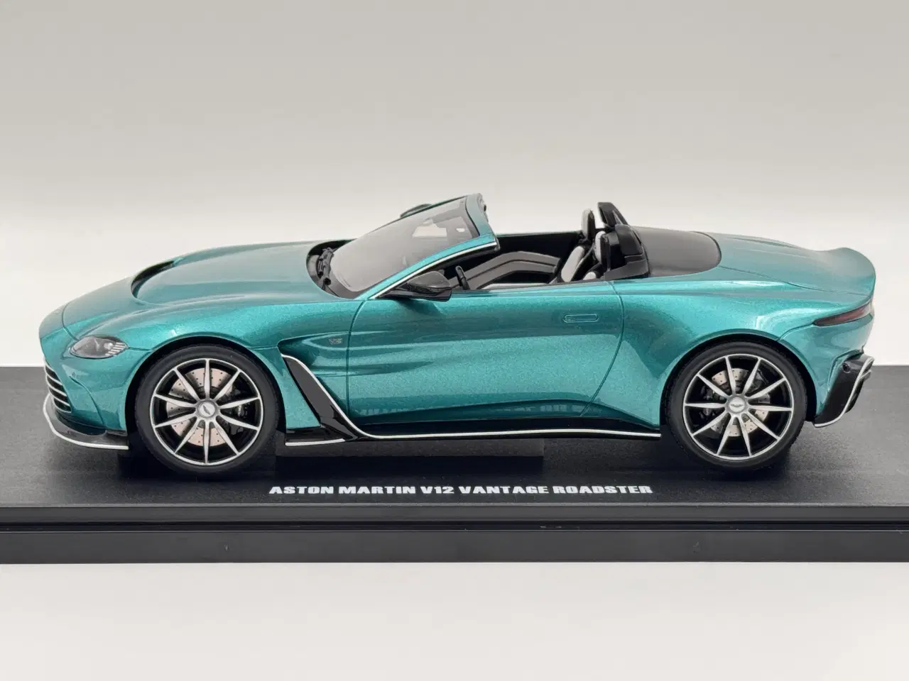 Billede 2 - 2022 Aston Martin V12 Vantage Roadster - 1:18