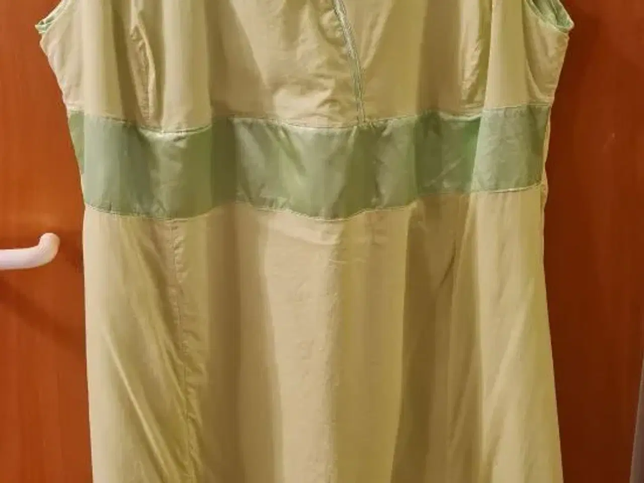 Billede 2 - Limegrøn kjole str xl 54 fra Zhenzi