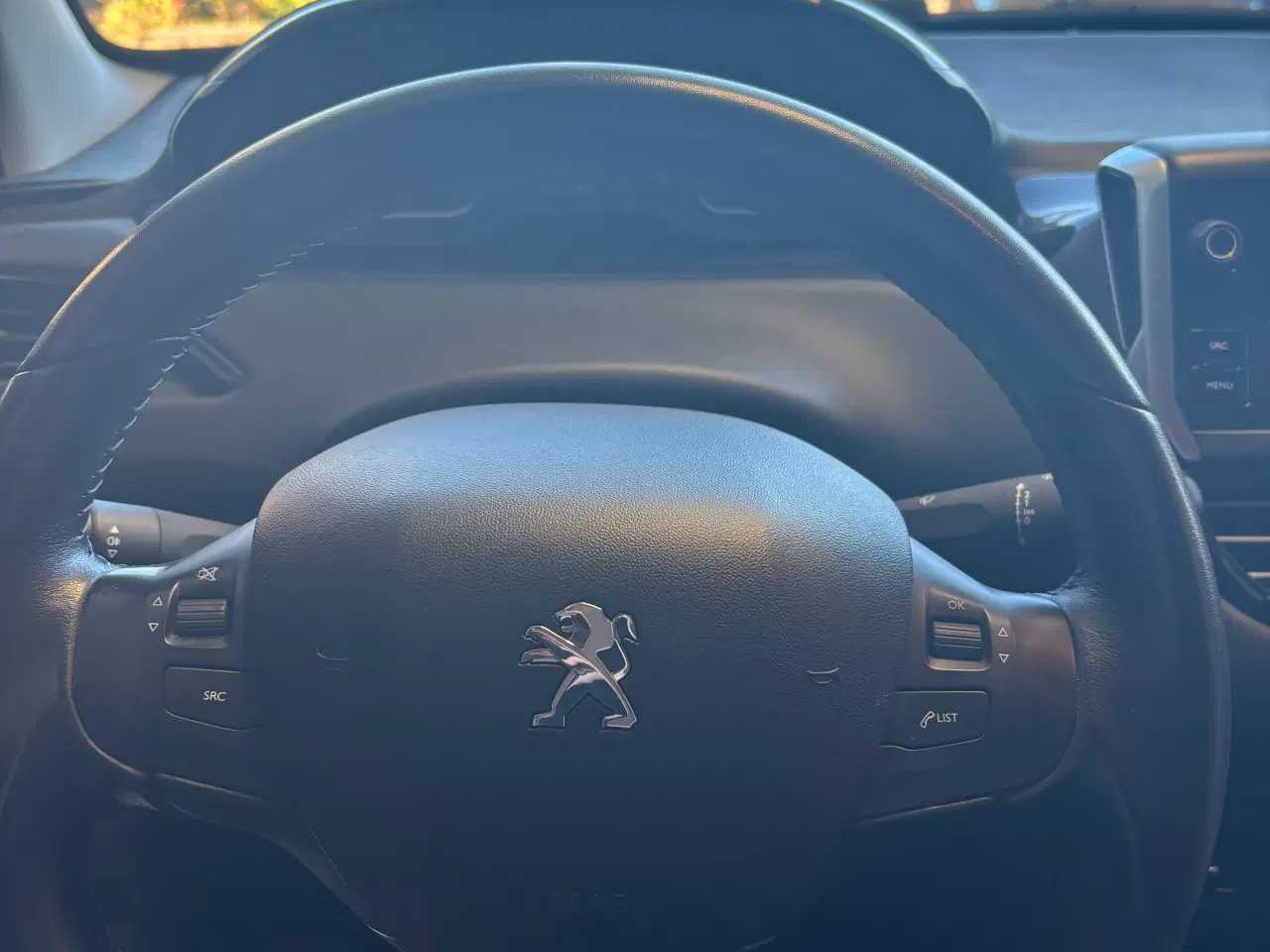 Billede 7 - Pæn og velkørende Peugeot 208 fra 2018