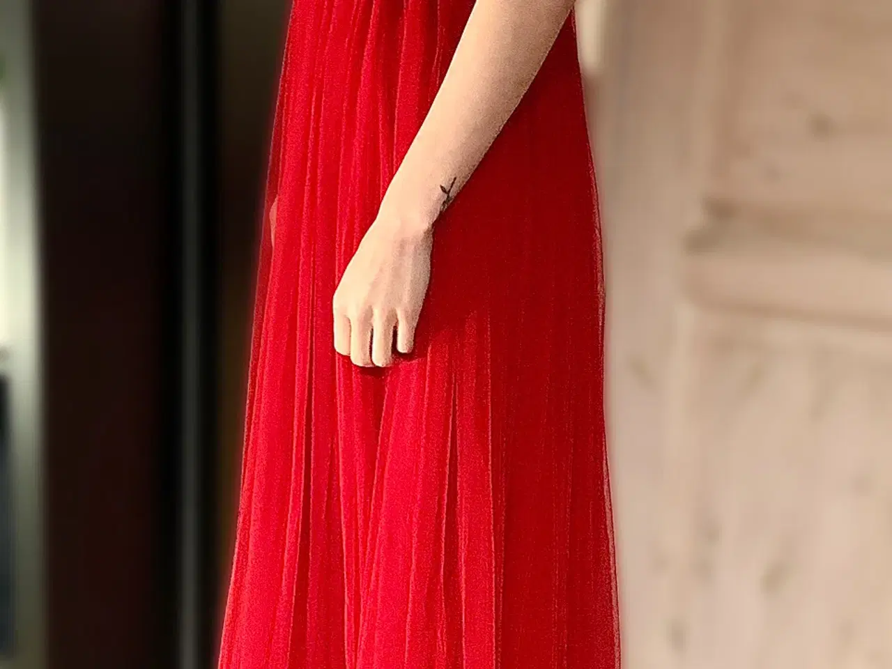 Billede 9 - Smuk, lang kjole haves i sort og rød