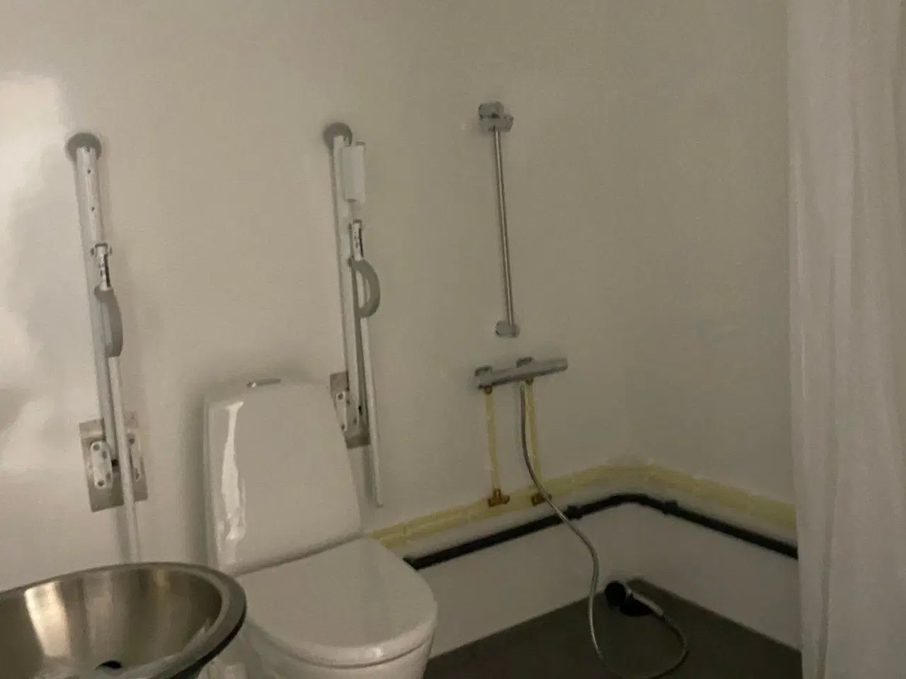 Billede 2 - HANDICAPTOILET/-BADVOGN