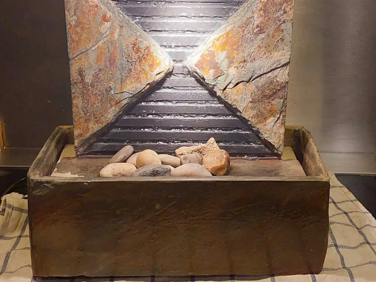 Billede 2 -   Lille fin lampe med lille vandfald 