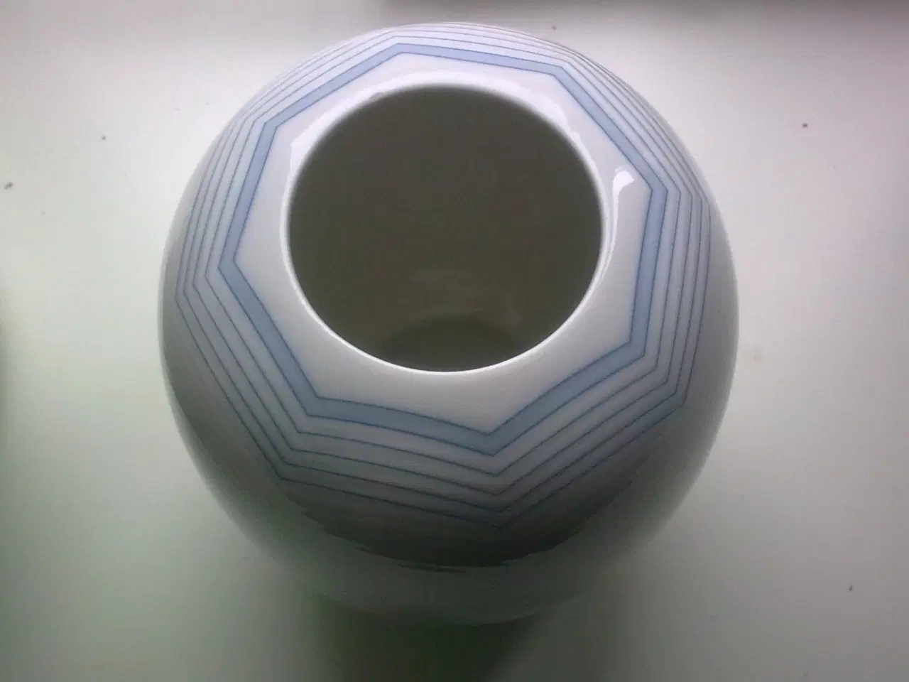 Billede 5 - Elipse i hvid porcelæn kunst vase