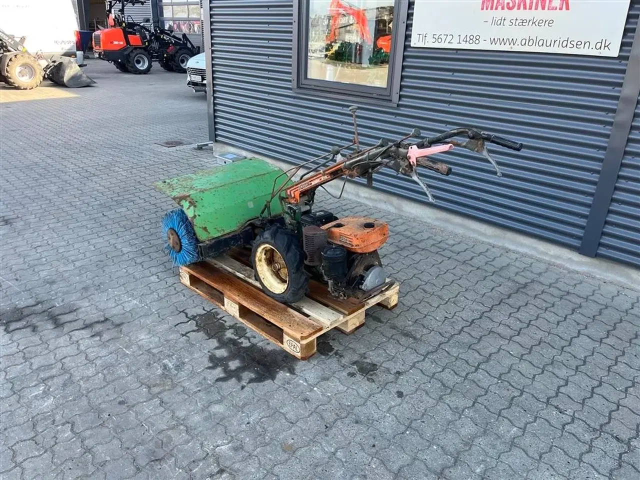 Billede 2 - Goldoni J451 tohjulet traktor med kost