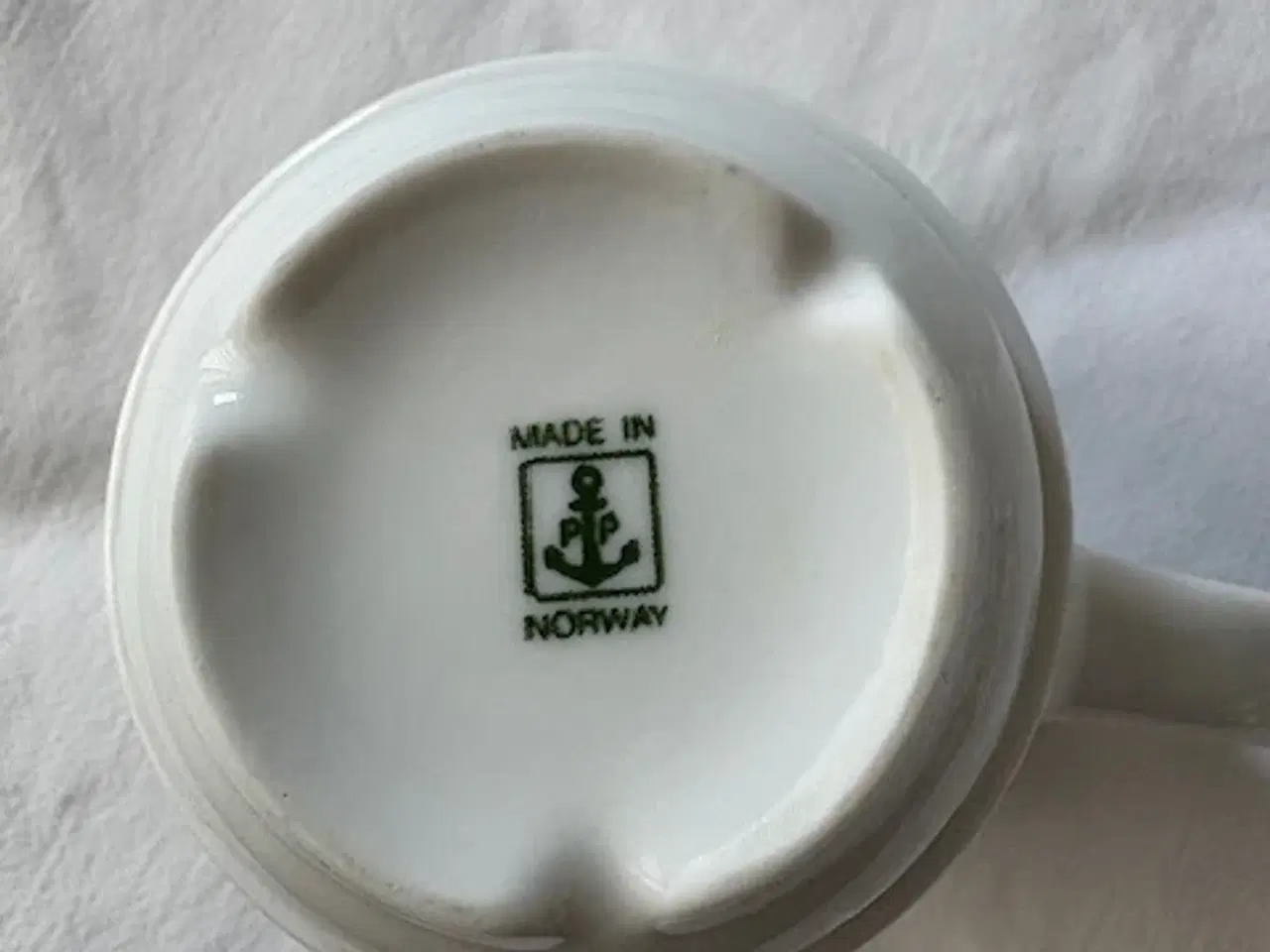 Billede 2 - Hvide Krus med Elegant Mønster