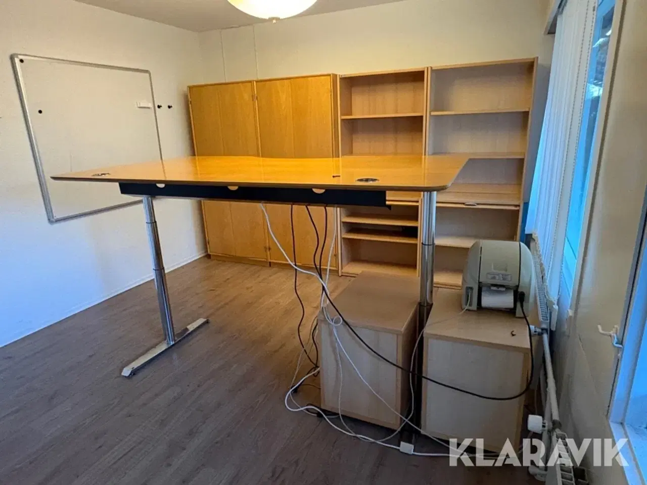 Billede 1 - Stort lot med kontormøbler