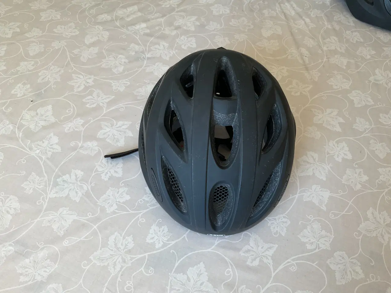 Billede 1 - Abus cykelhjelm sælges
