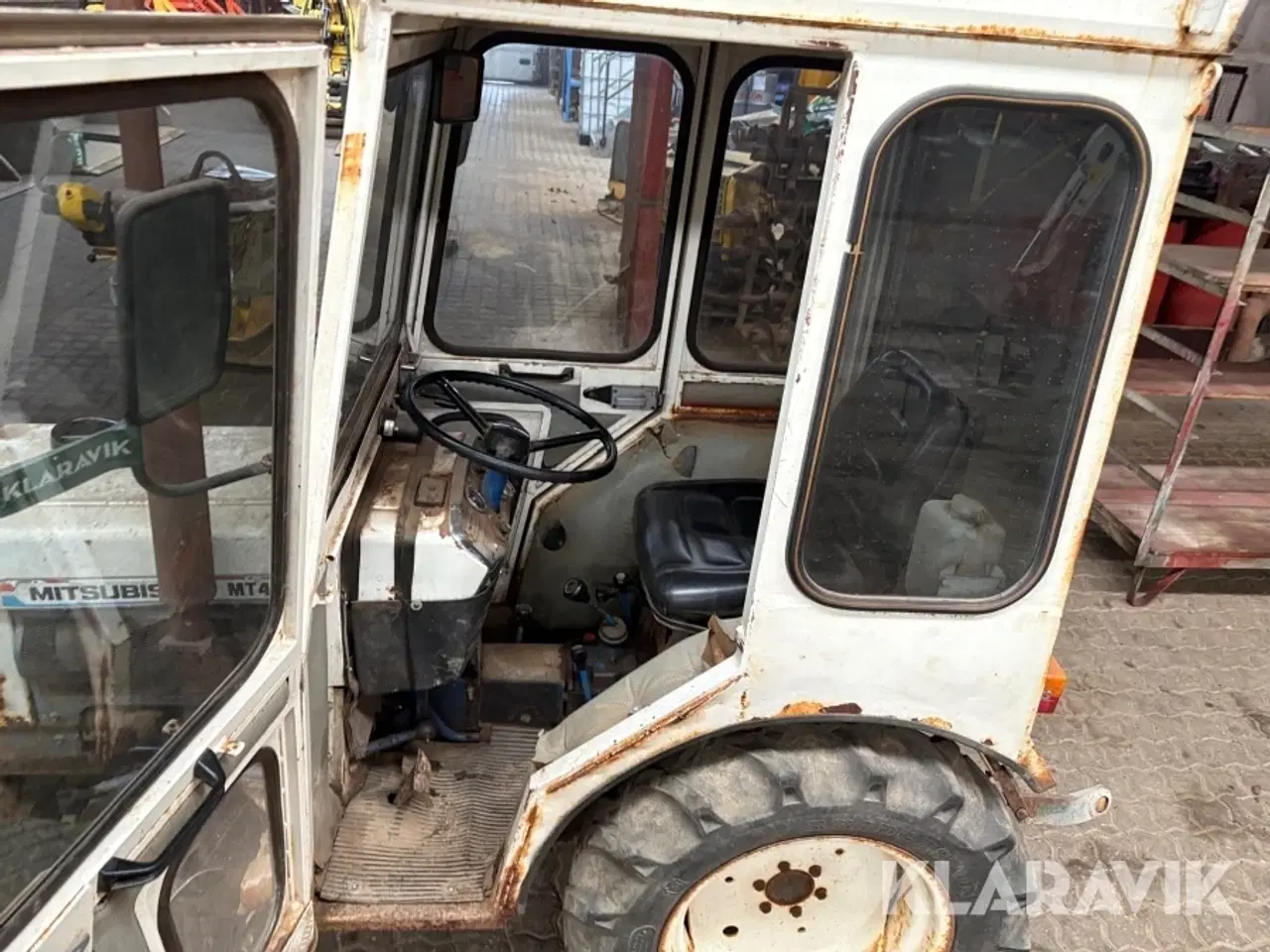 Billede 9 - Veterantraktor Mitsubishi MT460D med fejemaskine