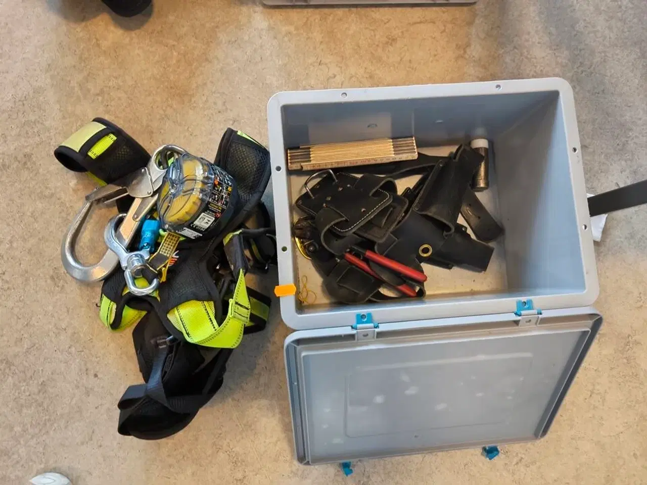 Billede 1 - Kasse m. sikringsgrej samt div.