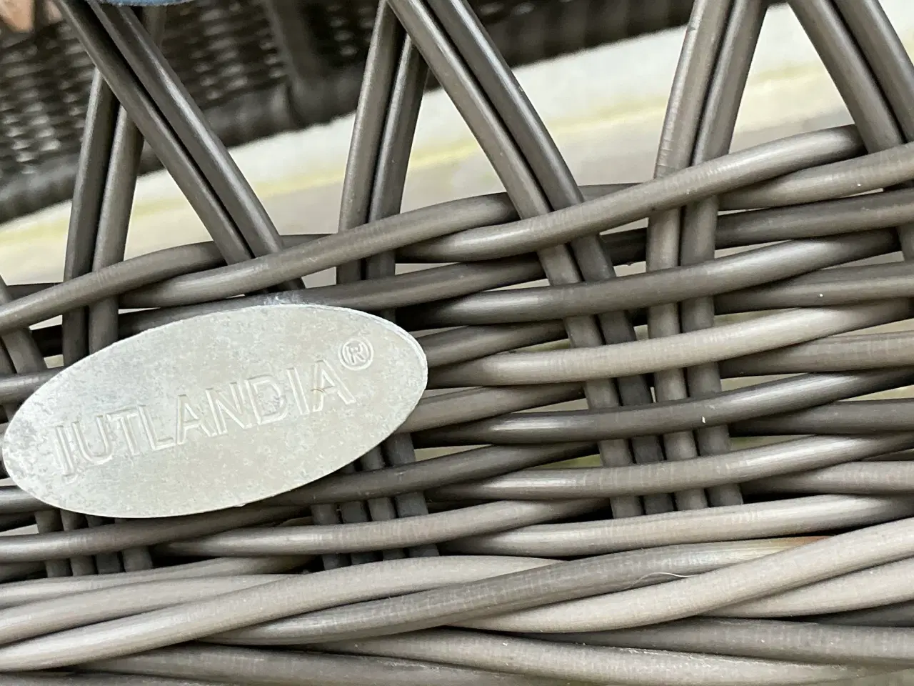 Billede 2 - JUTLANDIA  RATTAN bord + stole