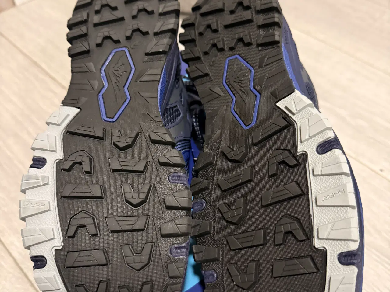 Billede 3 - Asics sneakers helt nye