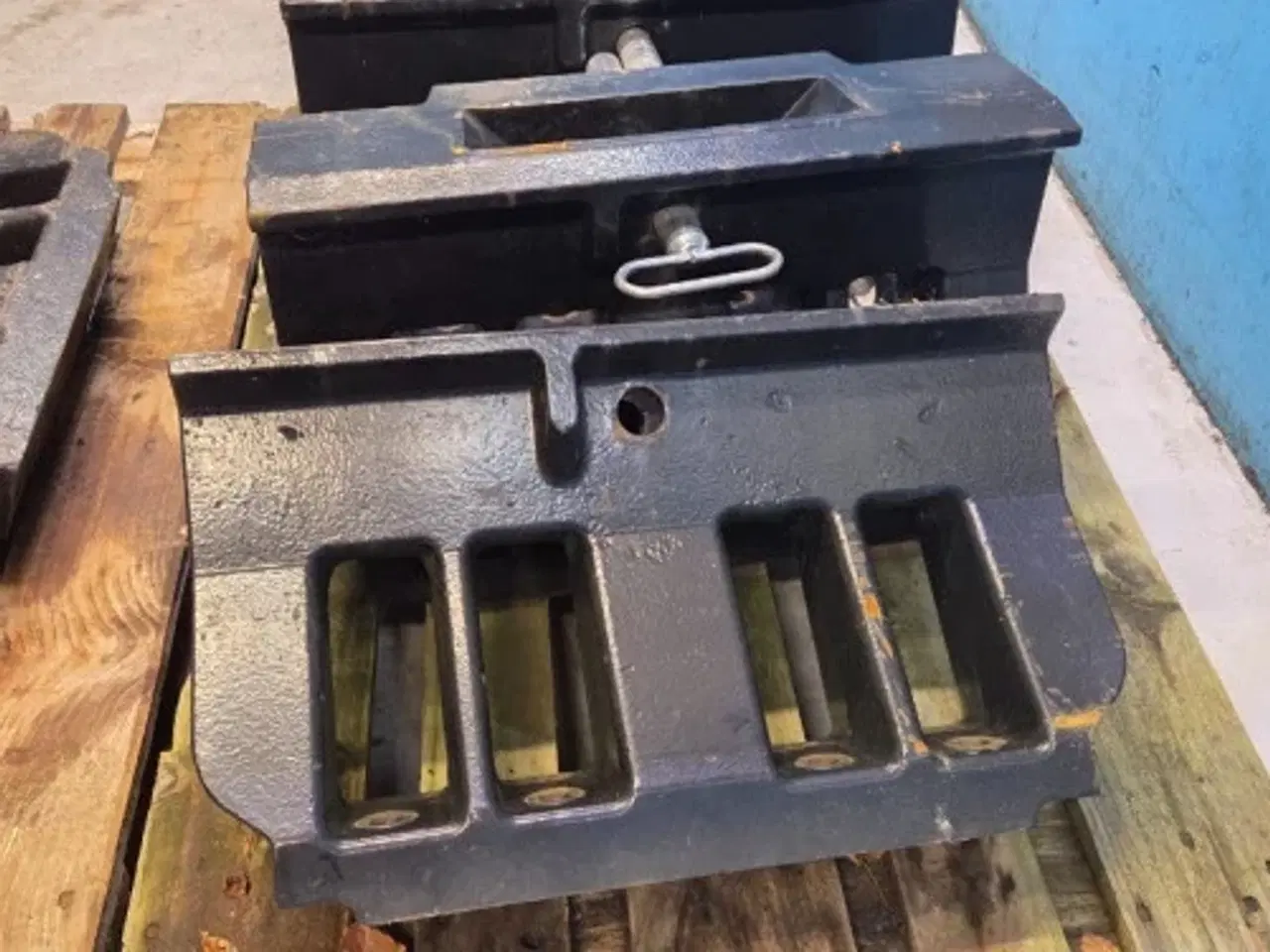 Billede 18 - Case Maxxum 145 Frontvægt Holder 82031499  (5 Stk)