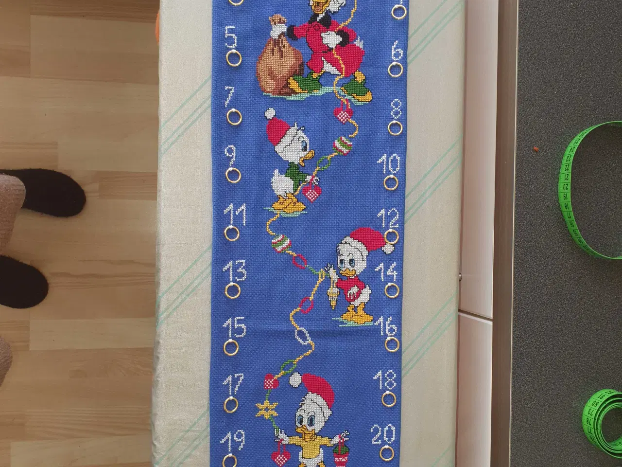 Billede 7 - Nybroderet Advents - og Pakkekalendere.