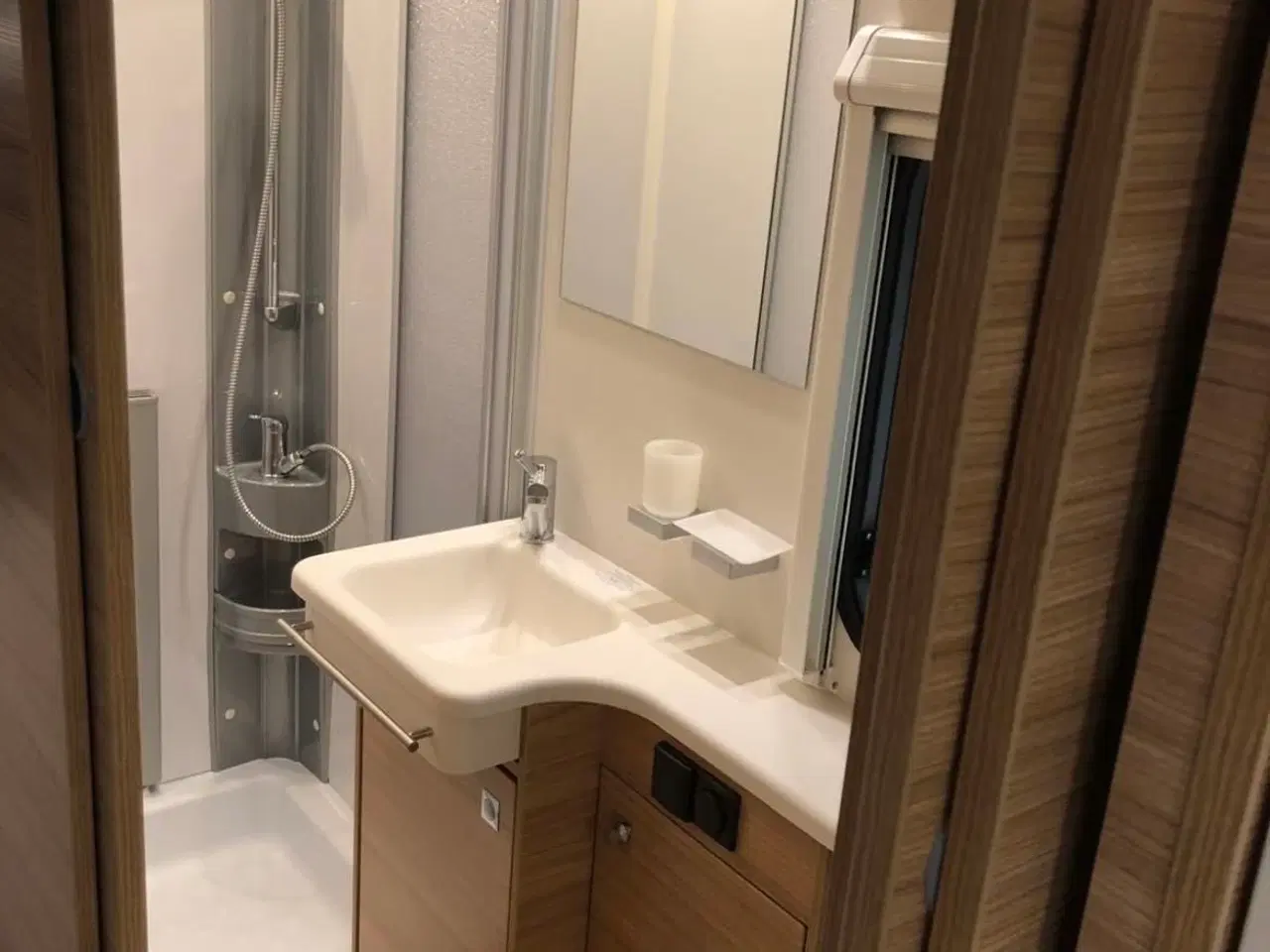 Billede 19 - Snow Plus Camper–  i topstand, fuldt udstyret.