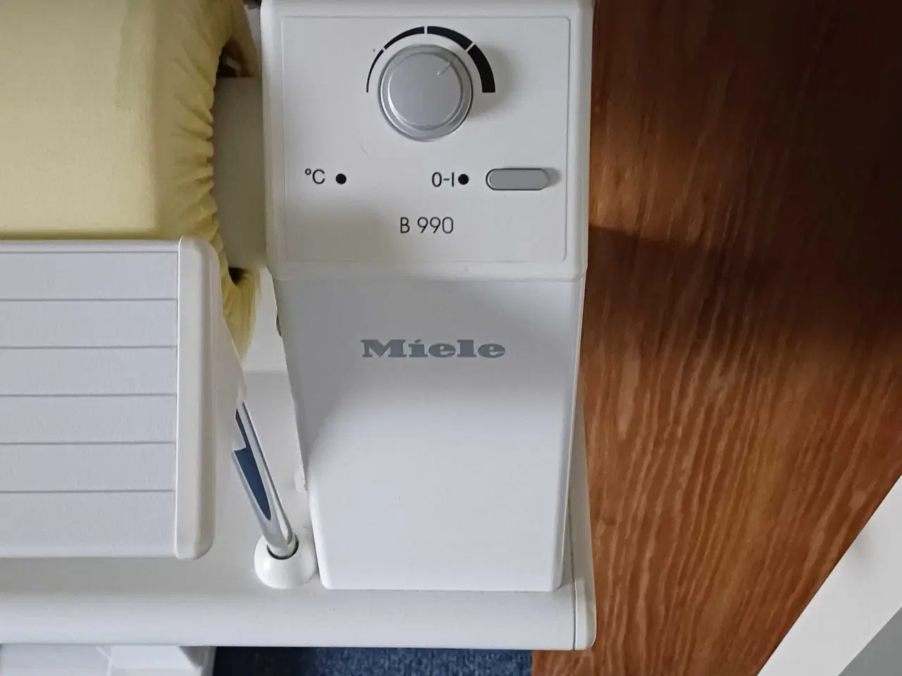 Billede 2 - Meget lidt brugt Miele strygerulle.
